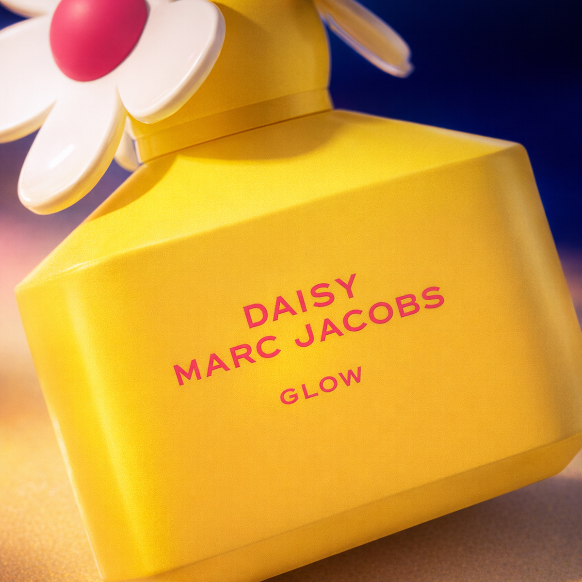 Marc Jacobs Daisy Glow EDT For Women macro label detail gallery showcase
