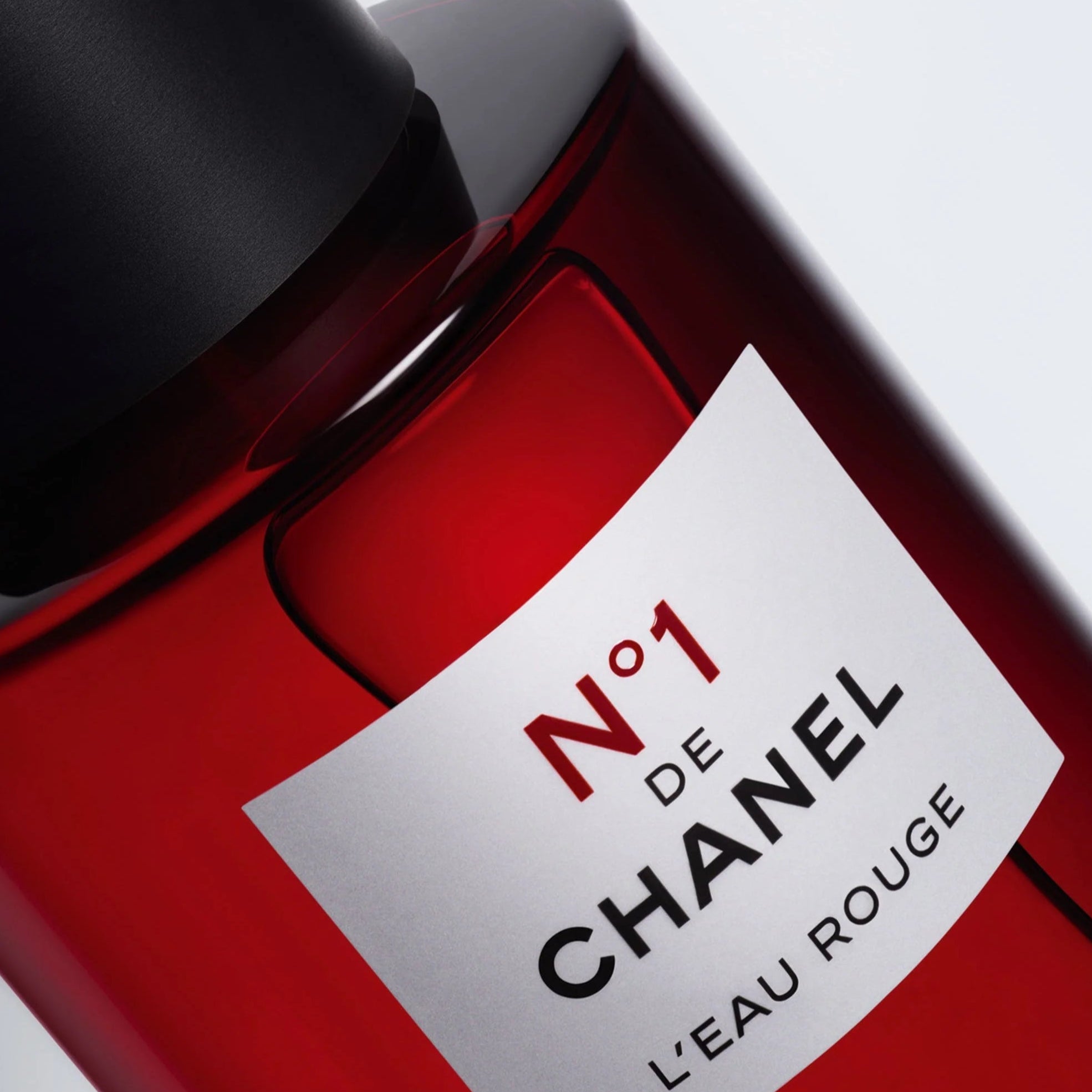 Chanel No.1 De Chanel L'Eau Rouge Revitalizing Fragrance Mist