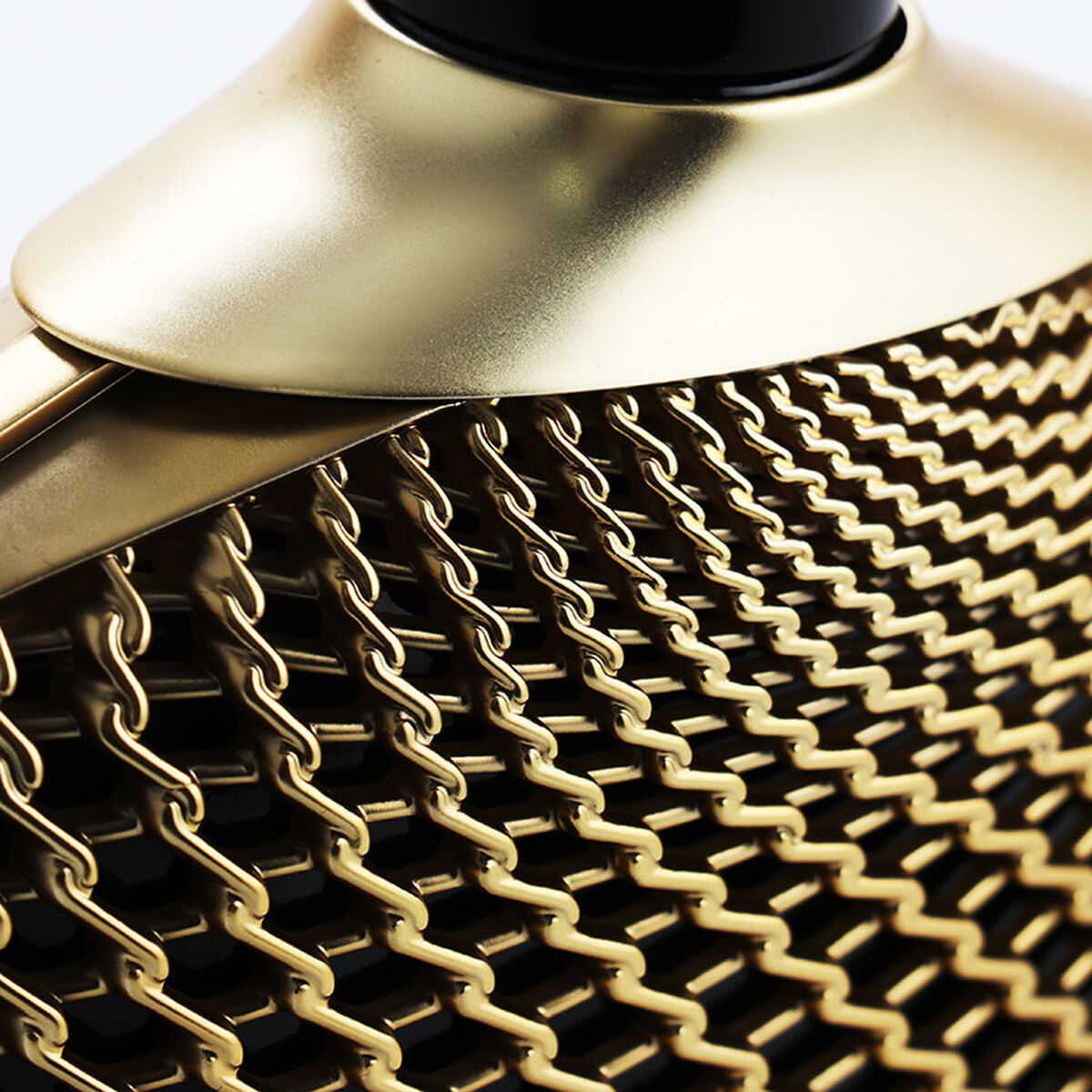 جون فارفاتوس عود أو دو بارفان