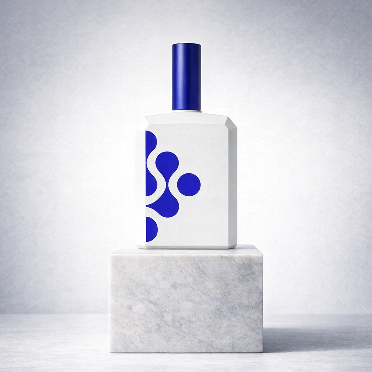 Histoires De Parfums This Is Not a Blue Bottle 1 5 EDP upright pedestal gallery showcase