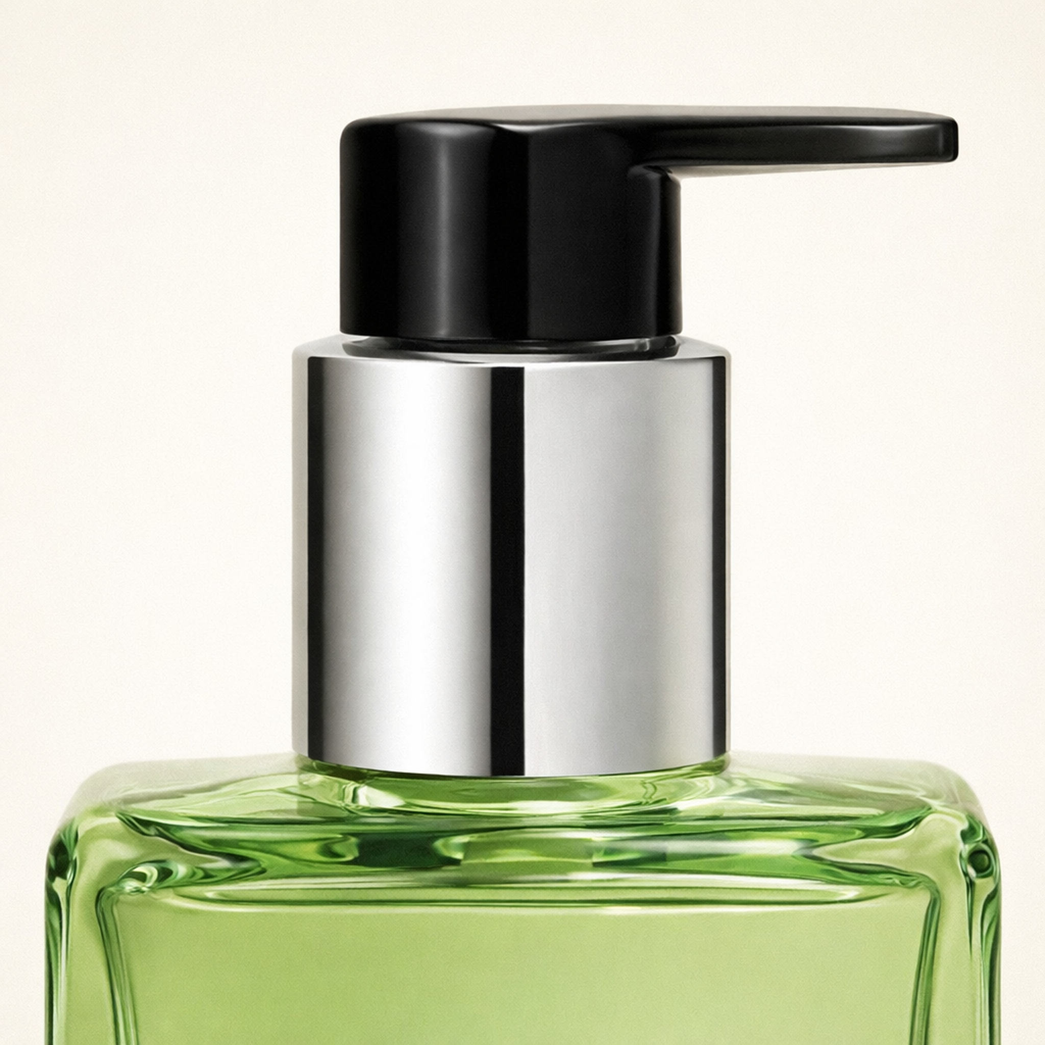 HERMÈS Un Jardin Sur Le Toit Shower Gel cap macro detail gallery showcase