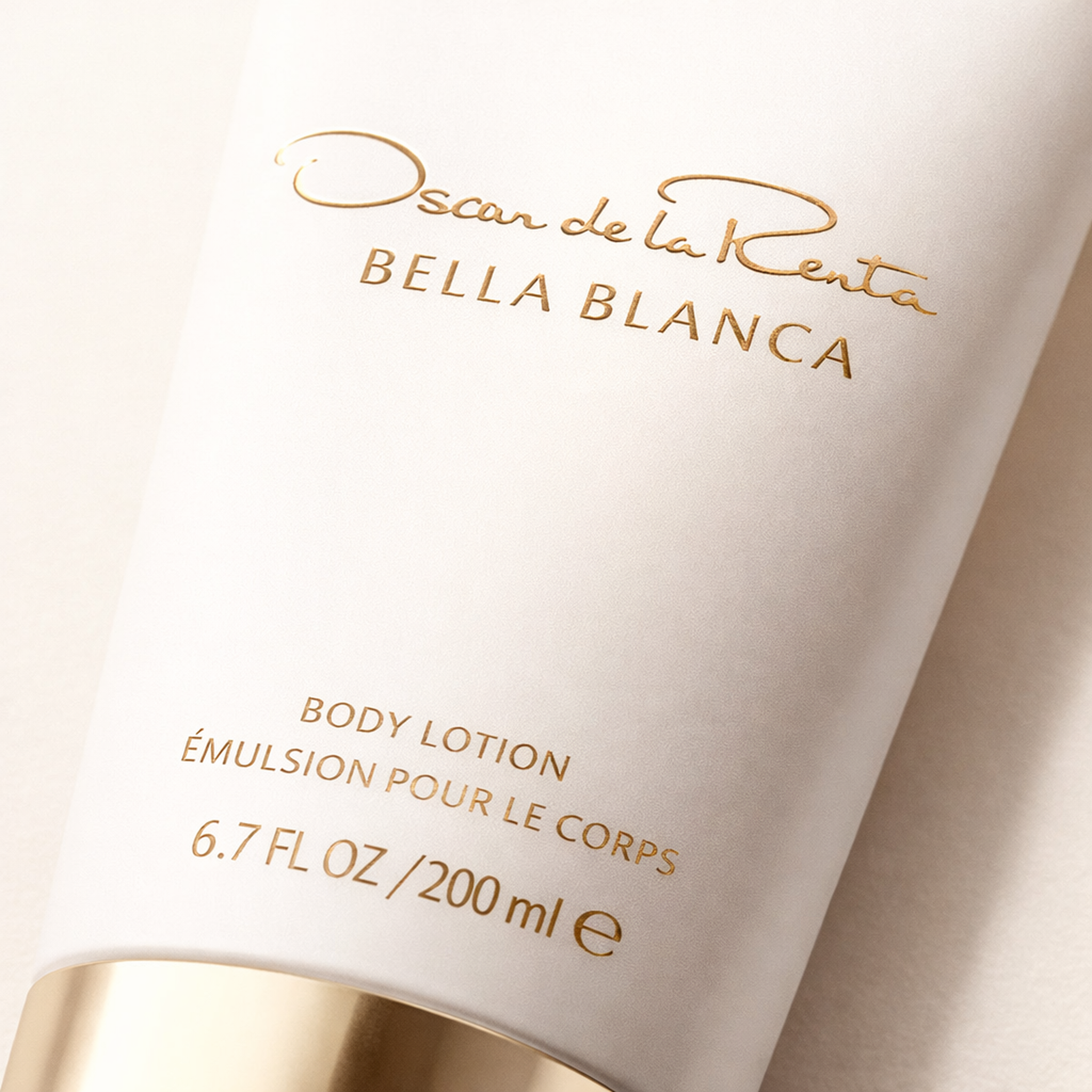 Oscar De La Renta Bella Blanca Body Lotion macro label detail gallery showcase