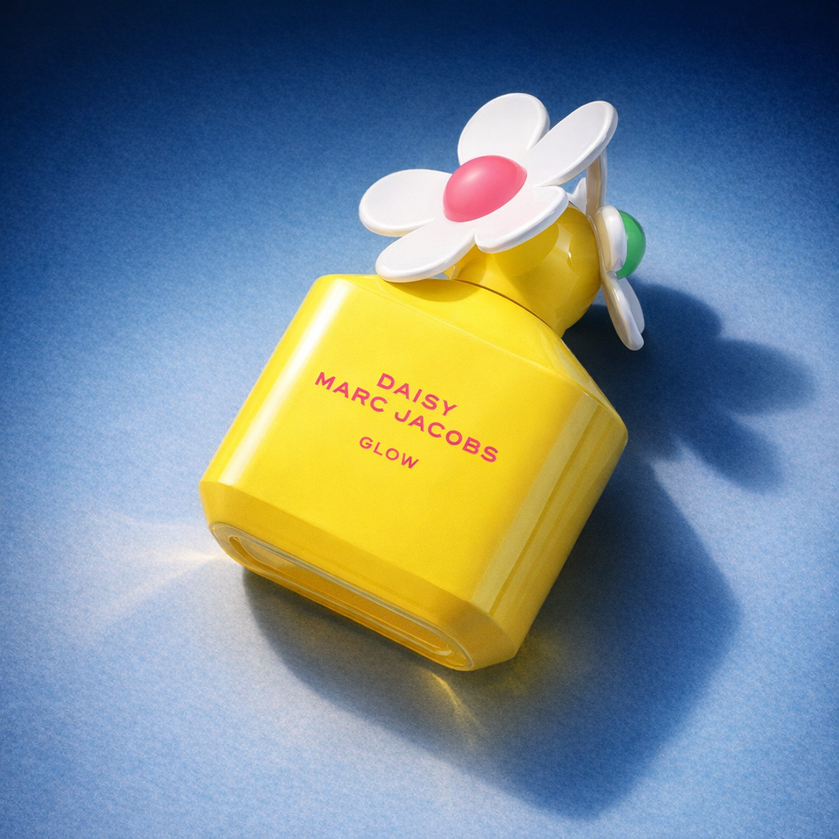 Marc Jacobs Daisy Glow EDT For Women angled still-life gallery showcase