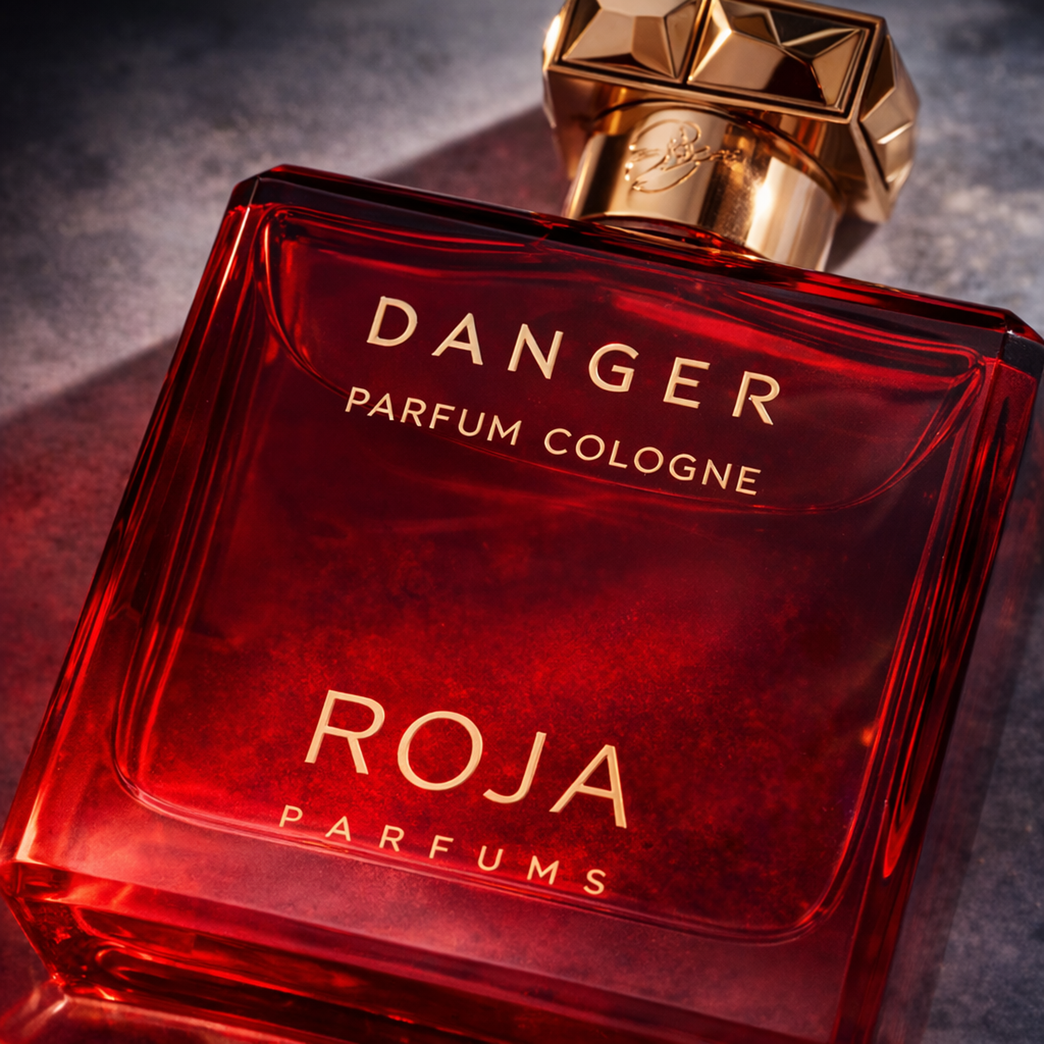 Roja Parfums Danger Pour Homme Parfum macro label detail gallery showcase